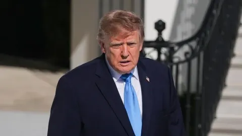 ABD Başkanı Trump, erken oy kullanma işlemlerinin başladığı Florida'da oyunu kullandı