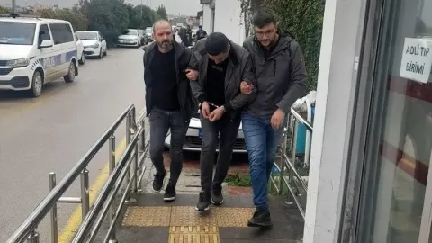 Adana'da suç örgütü üyeliğinden aranan zanlı, MİT destekli operasyonla yakalandı