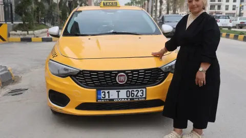 Ağabeyinin emanetine sahip çıkan kadın, kentte taksicilik yapıyor