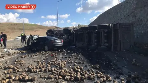 Ağrı'da tır ile otomobil çarpıştı: 4 ölü