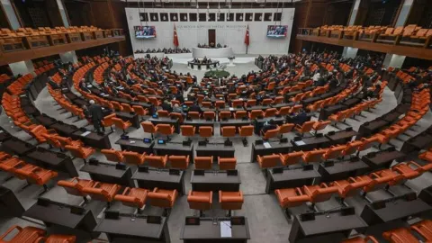 AK Parti'nin fon teklifine ilişkin önergesiyle bloke işlemler tasfiyeye dahil edildi