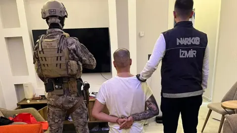Almanya'nın aradığı suç makinesi İzmir'de yakalandı