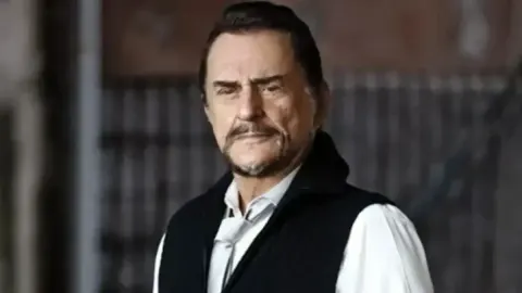 Alpay'a son veda! Cenazesinde vasiyet tartışması
