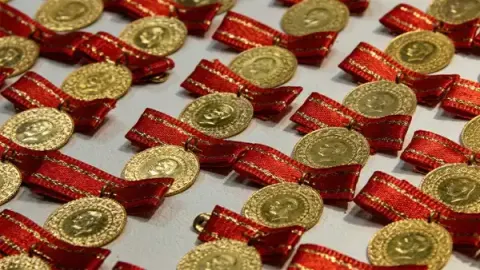 Altında düşüş sonrası yön değişti: Gram, çeyrek ve Cumhuriyet altını bugün ne kadar oldu? Güncel altın fiyatları 8 Ekim 2026 Perşembe...