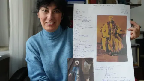 Annesinin vefatıyla sadrazam torunu olduğunu öğrendi. "Çeşme'nin üçte ikisi bizim"