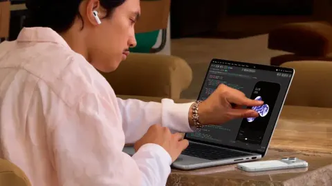 Apple ilk dokunmatik ekranlı MacBook modelini tanıttı