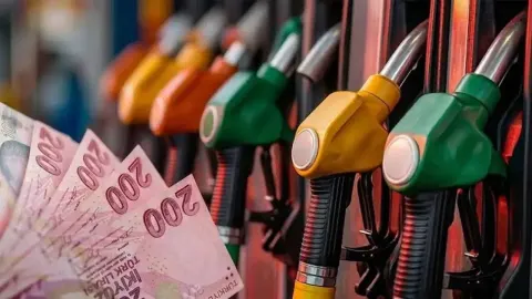 Araç sahipleri dikkat! Akaryakıta bir zam, bir indirim geliyor!