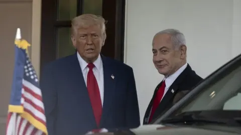 Axios: Danışmanlarının çoğu, Trump'ın Netanyahu'yu destekleme kararına karşı çıkıyordu