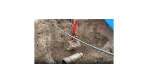 Aydın'da kanalizasyon kazısında toprak kaydı; 1 ölü