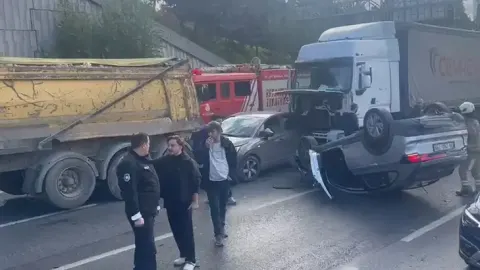Bağcılar'da zincirleme kaza: Yaralılar var