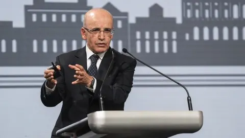 Bakan Şimşek: Türkiye'nin borçluluk düzeyinin düşük olması ekonomik şoklara karşı dayanıklılığını artırıyor