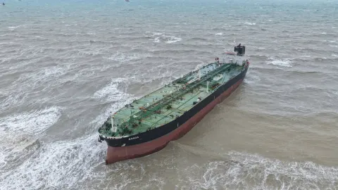 Bakanlık açıkladı: Sarıyer'de sürüklenen tanker kurtarıldı