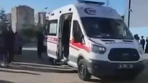 Başakşehir'de ortaokulda bıçaklı saldırı! MEB'den açıklama: 8 öğrenci yaralandı, soruşturma başlatıldı