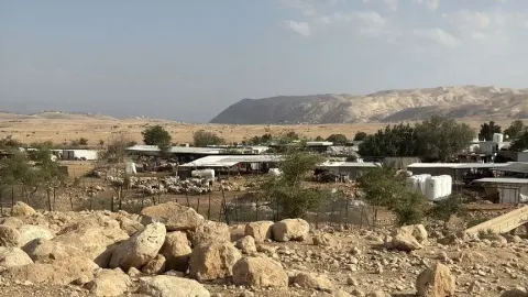 Batı Şeria'daki İsrail saldırıları, 20 Filistinli aileyi göçe zorladı