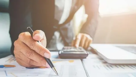 BM, küresel ekonomik büyümenin bu yıl yüzde 2,6'ya düşeceğini öngörüyor
