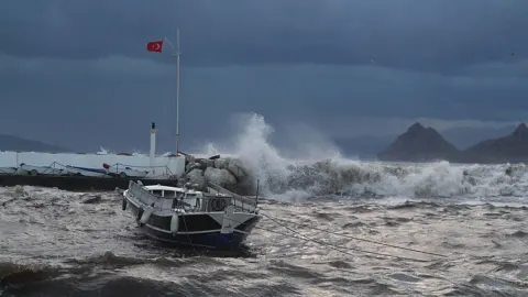 BODRUM’DA SON DAKİKA: Feribot seferleri iptal edildi
