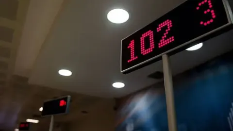 Bugün bankalar, kargolar, PTT, eczaneler ve hastaneler açık mı, kapalı mı? 28 Ekim tatil takvimi