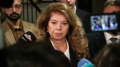 Bulgaristan'da cumhurbaşkanı seçimlerinin ilk turunu mevcut Cumhurbaşkanı Yotova ilk sırada tamamladı