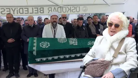 Cem Akaş son yolculuğuna uğurlandı! 'Önce evladı, sonra kendisi'
