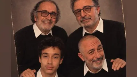 Cem Yılmaz'dan aile tablosu: Üç kuşak bir arada