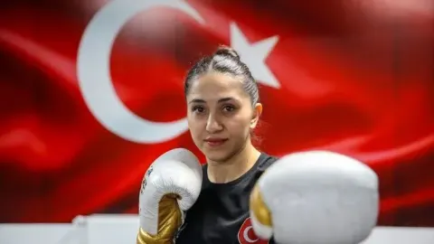 Dünya ve Avrupa şampiyonu Asuman Çığlıoğlu kick boksta yeni başarıların peşinde