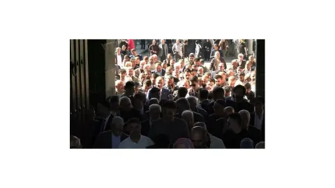 Erbakan, Azerbaycan'ın giriş yasağına rağmen ana dilde eğitim sözü verdi