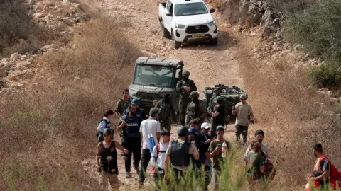 Filistin topraklarını gasbeden İsraillilerin Batı Şeria'daki saldırısında biri çocuk 3 Filistinli yaralandı