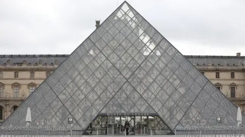 Fransa'da olası eylemlere karşı Paris'teki Louvre ve bazı müzeler 24 Ekim'de kapalı olacak