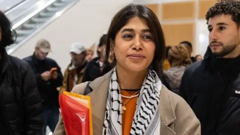Fransa'da savcılık, AP üyesi Hassan'ın 2 yıl siyasetten men edilmesini talep etti