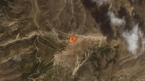 GÖKTÜRK-1 uydusundan Anadolu'daki dağlara işlenen Türk bayrakları ve Atatürk portresi görüntülendi