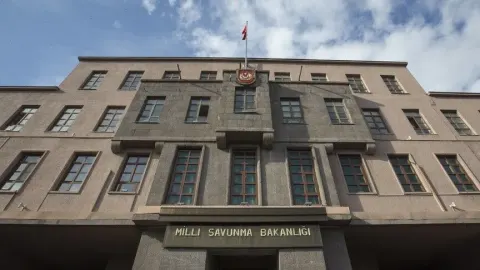 Hakkari'de hudut geçiş olayına müdahale ederken açılan ateşle yaralanan asker şehit oldu