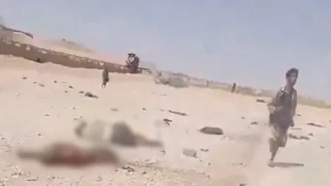 Husilerden Yemen'de askeri kampa saldırı. Ölü sayısı 58’e yükseldi