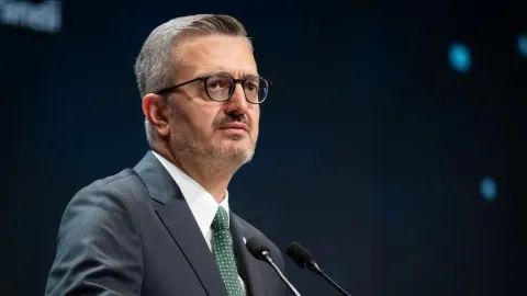 İletişim Başkanı Duran: Türkiye'nin ilk yüzer üretim platformu Osman Gazi, Mavi Vatan'daki görev yerine uğurlanıyor
