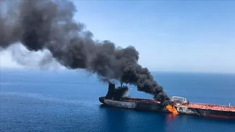 İngiltere Deniz Ticaret Operasyonları: Suudi Arabistan’ın 68 mil kuzeydoğusunda bir petrol tankeri vuruldu