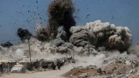 İsrail'in Gazze'de Filistinlilerin çadırlarına düzenlediği saldırıda biri çocuk, 3 kişi hayatını kaybetti