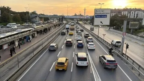 İstanbul'da akşam saatlerinde trafik yoğunluğu yüzde 83'e çıktı