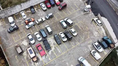 İstanbul'da selin sürüklediği araçlar otoparka çekildi