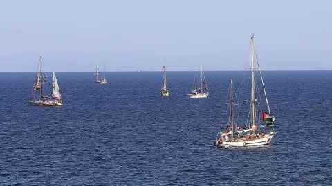 İtalya'ya askeri malzeme taşıdığı öne sürülen gemiyi engellemek isteyen Sumud Filosu teknelerine el konuldu
