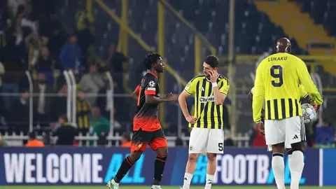 Kadıköy'de son dakika şoku! Fenerbahçe evinde Slavia Prag ile berabere kaldı