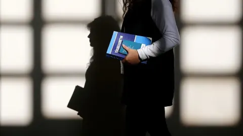 Kesilen öğrenci bursları için emsal karar: Geriye dönük ödeme yapıldı