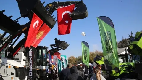 Kırgızistan'da düzenlenen fuarda Türk iş makineleri ve ekipmanları tanıtıldı