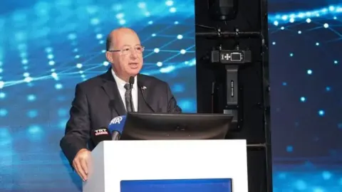 KKTC Sağlık Bakanı Dinçyürek görevinden istifa edeceğini açıkladı
