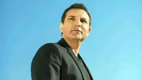 Magazin dünyası bu evliliği konuşuyor! Rafet El Roman'ın müstakbel eşi hemşireymiş! Aralarındaki yaş farkı ise...