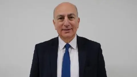 Mahfi Eğilmez Türk mü, babası kim? Ünlü ekonomistin ailesi ve yazdığı gazete