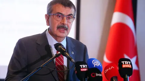MEB'den Meta'ya dava hazırlığı. Bakan Tekin: İçerikleri çocuğun erişemeyeceği şekle sokun
