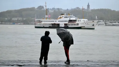 Meteorolojiden İstanbul'un da aralarında bulunduğu 10 il için sarı ve turuncu kodlu uyarı