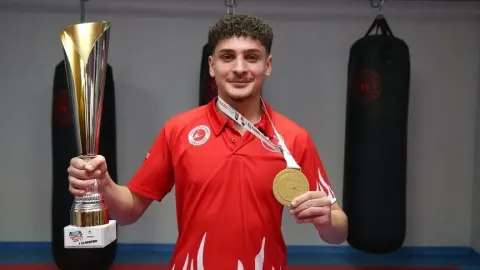 Milli kick boksçu Berat, dünya şampiyonluğu hayalini gerçekleştirdiği için gururlu