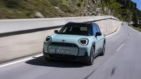Mini'den net karar: Yuvarlak ekranlardan vazgeçilmiyor