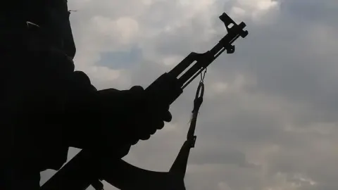 PKK Sincar'dan çekiliyor. Sincar'ın kontrolü Irak güvenlik güçlerine geçiyor
