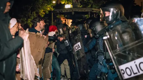 Portekiz'deki konut krizi eylemlerine polis müdahale etti. Göstericilerin kampları dağıtıldı